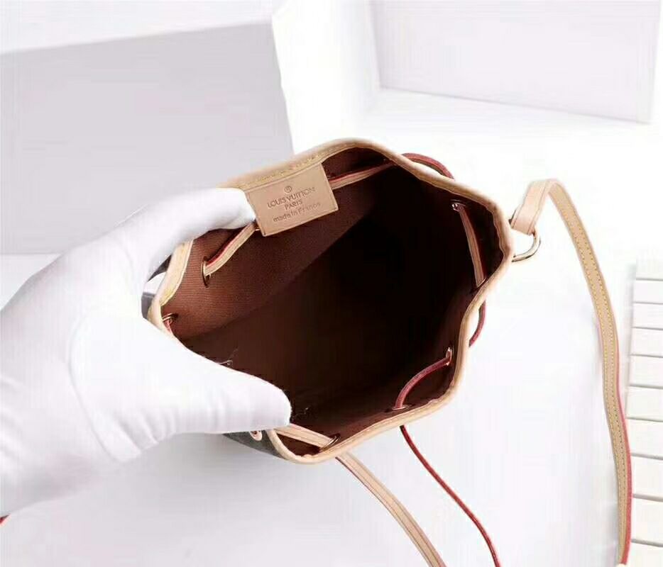 LV Handbags AAAA(Women)-011