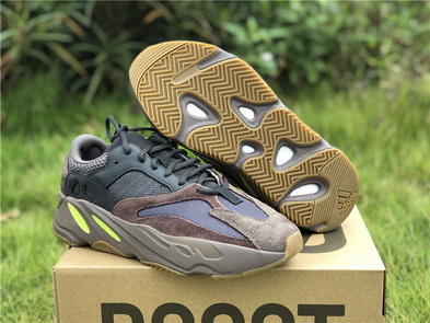 ad*s Y**zy boost 700 “mauve”-002