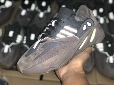 ad*s Y**zy boost 700 “mauve”-002