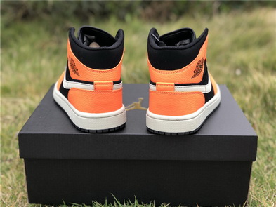 Air Jordan 1 Retro Mid