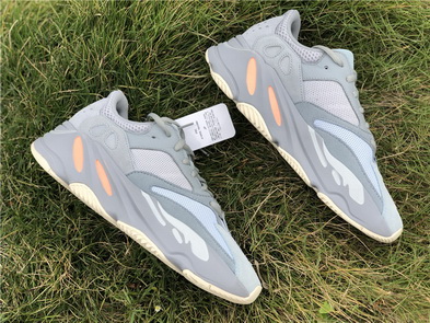 authentic ad*s Y**zy 700 boost “inertia”-004