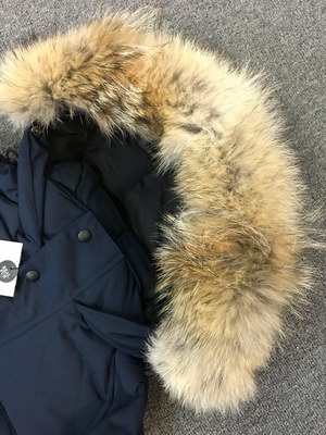 Can*a Go*e coat-101