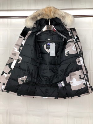 Can*a Go*e coat-113
