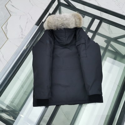 Can*a Go*e coat-105