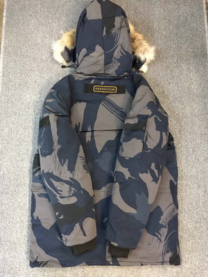 Can*a Go*e coat-115