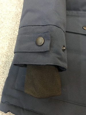 Can*a Go*e coat-101