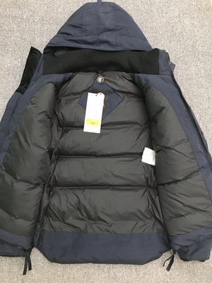 Can*a Go*e coat-37-137