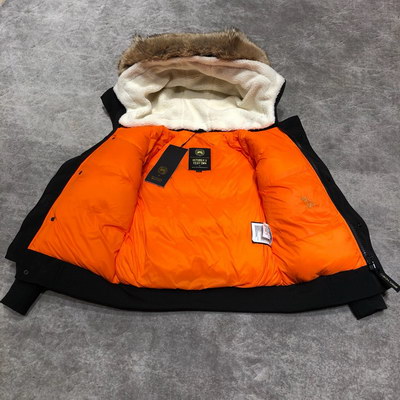 Can*a Go*e coat-161