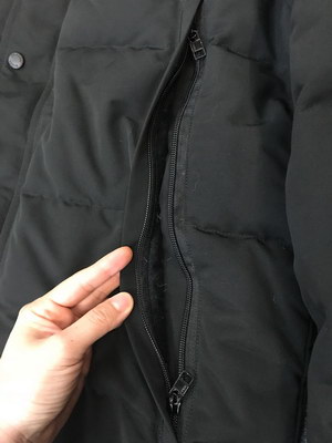Can*a Go*e coat-150
