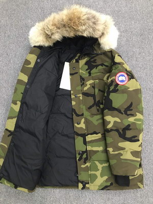 Can*a Go*e coat-156