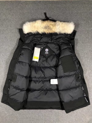 Can*a Go*e coat-13-164