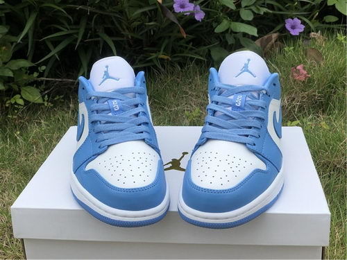 Air Jordan 1 Low UNC