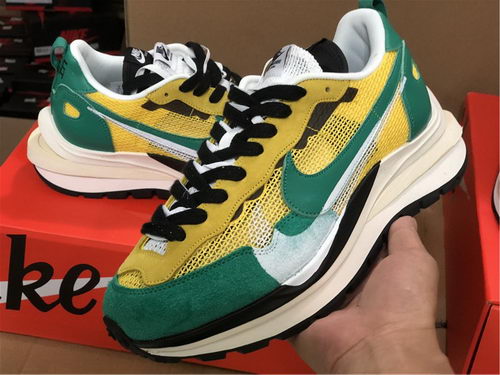 Sacai x Nike Pegasus Vaporfly-001