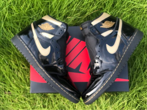 Air Jordan 1 High OG “Black/Metallic Gold”