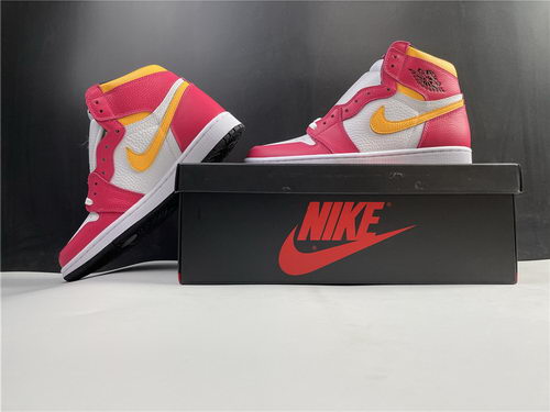 Air Jordan 1 High OG“Light Fusion Red”