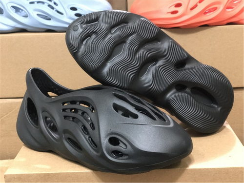 ad*s Y**zy foam runner-002