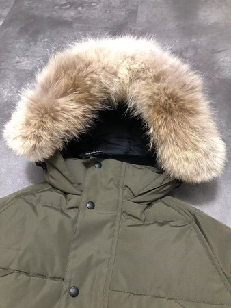 Can*a Go*e coat (e30)-225