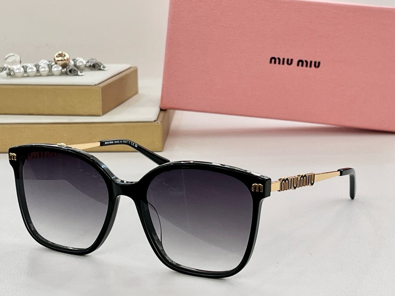 M*um*u-560