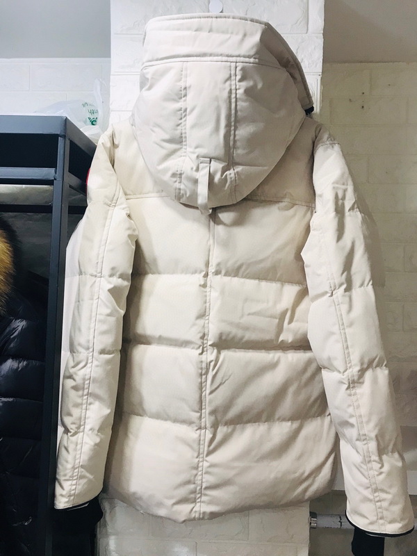 Can*a Go*e coat-246