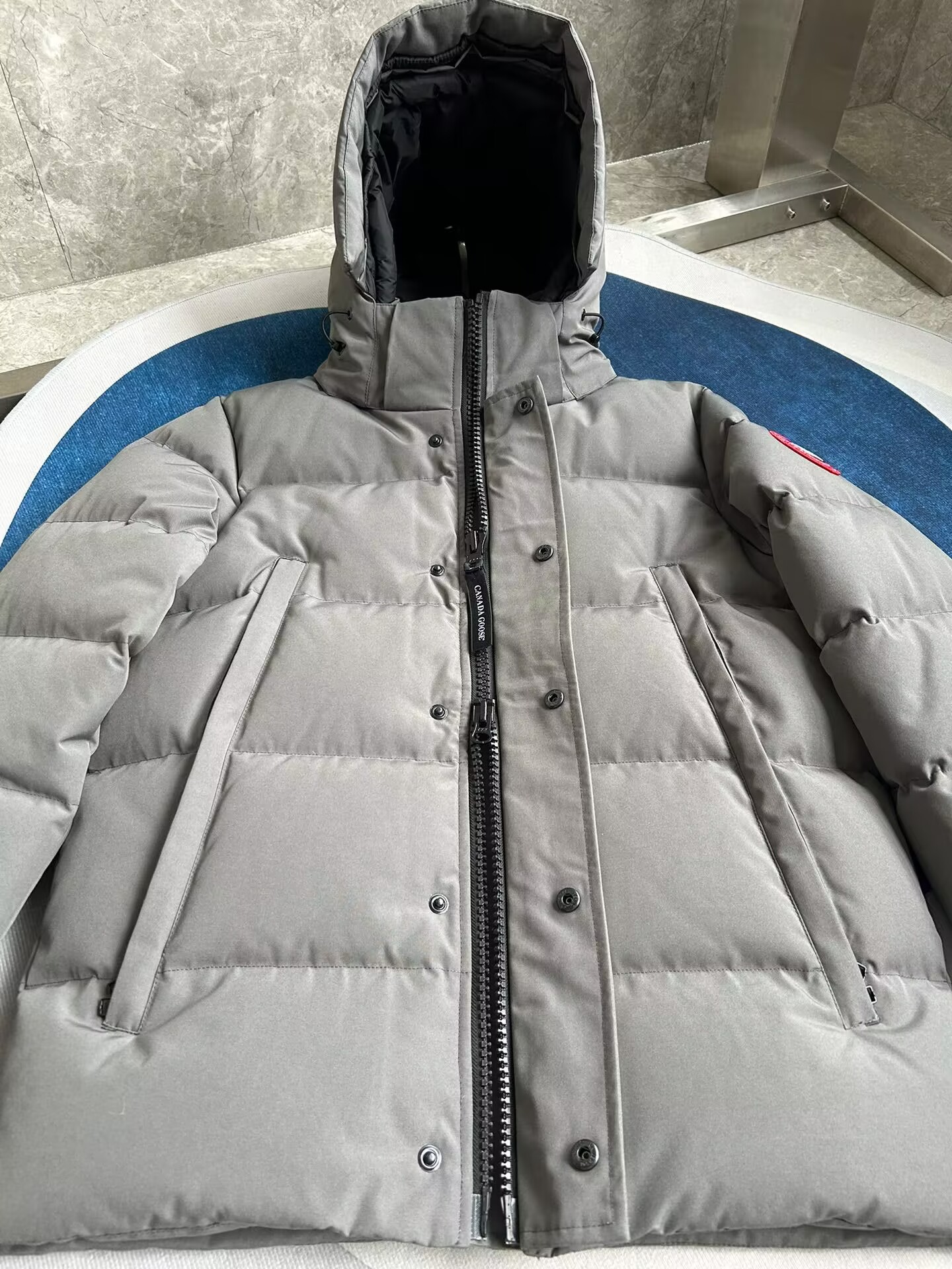 Can*a Go*e coat-364