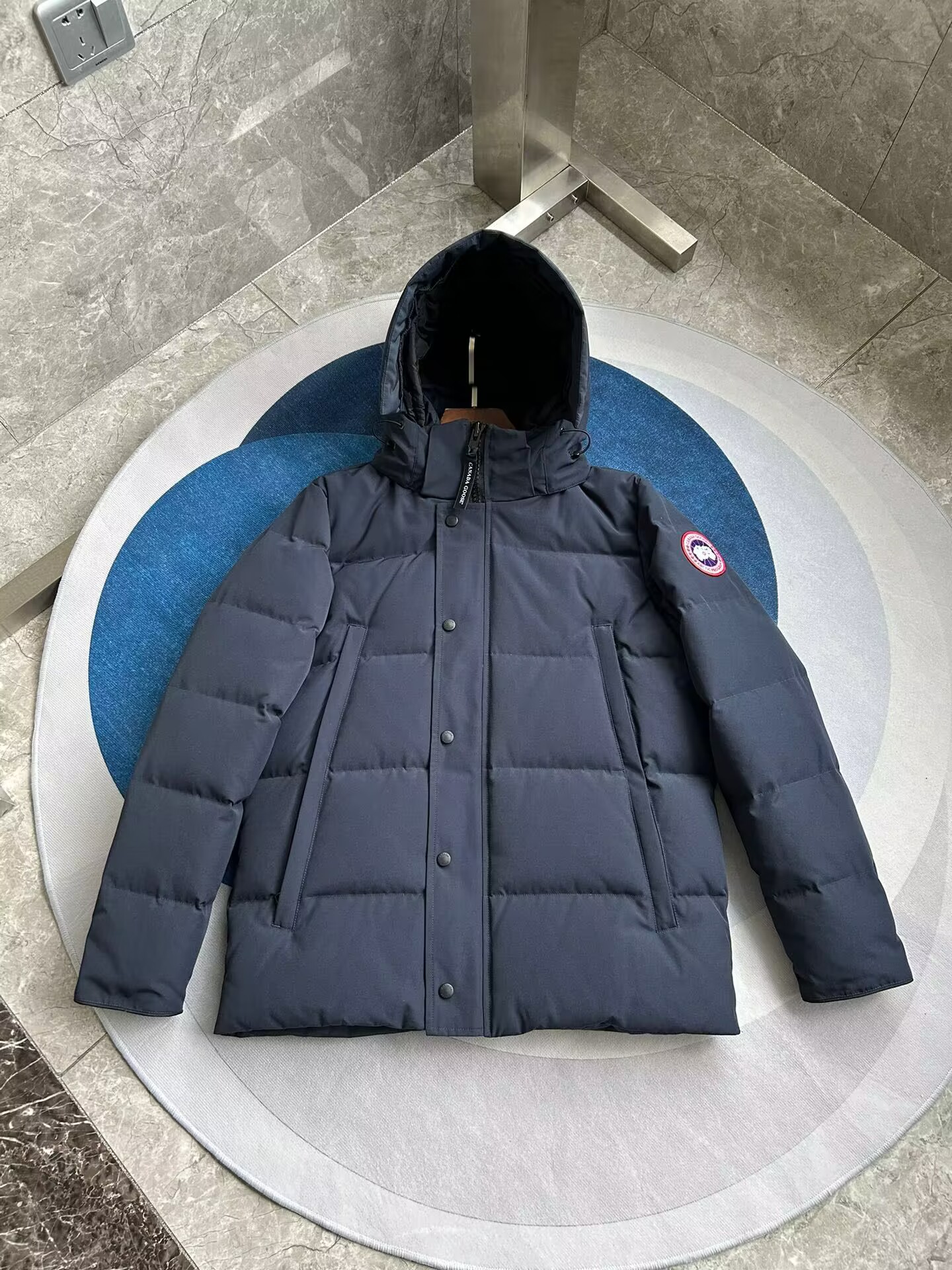 Can*a Go*e coat-365
