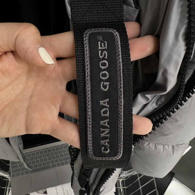 Can*a Go*e coat-299