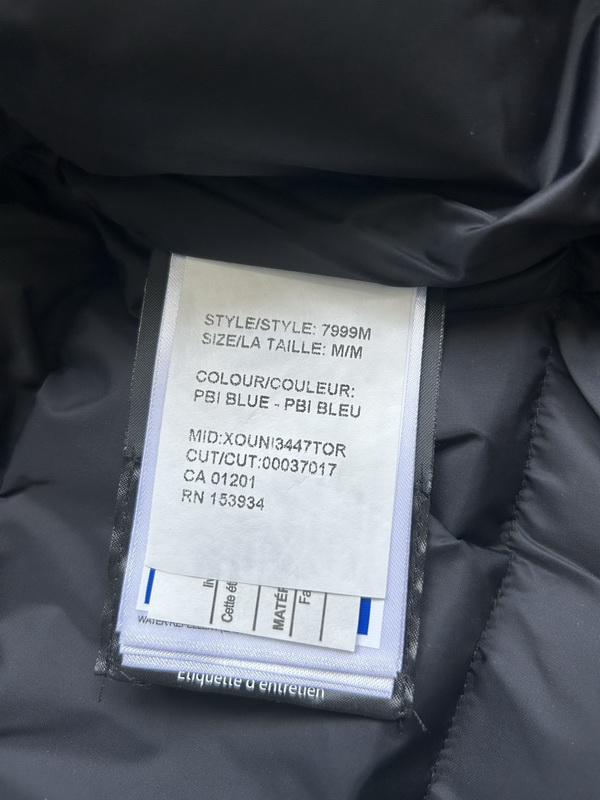 Can*a Go*e coat-342