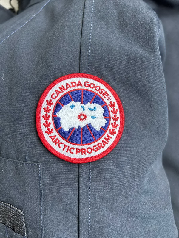 Can*a Go*e coat-345