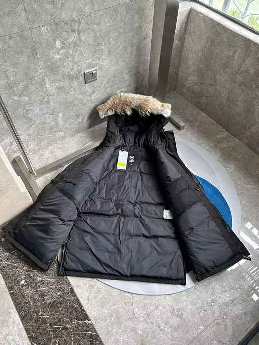 Can*a Go*e coat-374