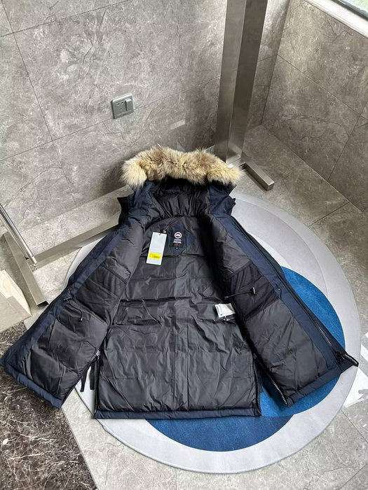 Can*a Go*e coat-375