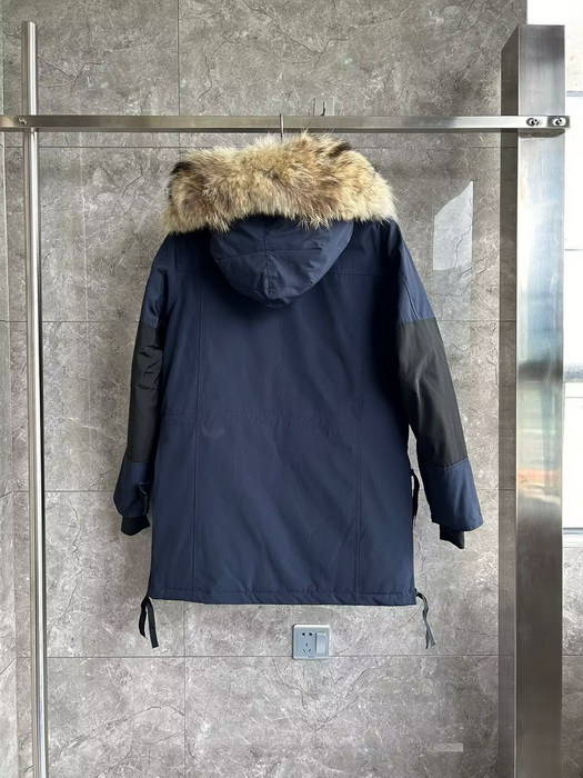 Can*a Go*e coat-375