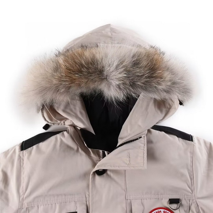 Can*a Go*e coat-376