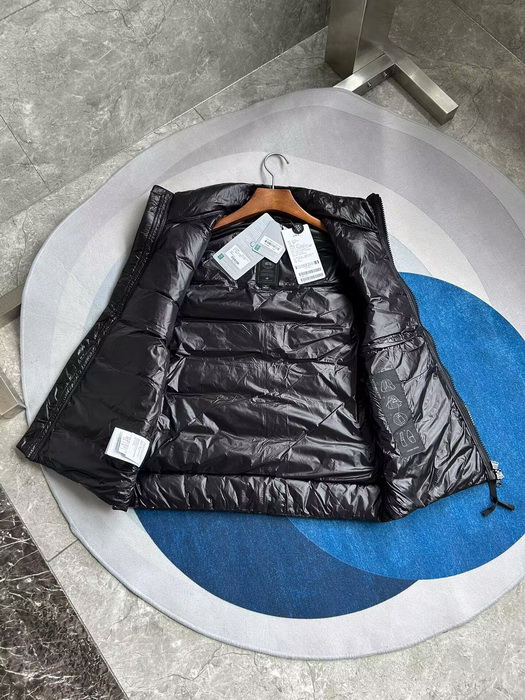 Can*a Go*e vest coat-013