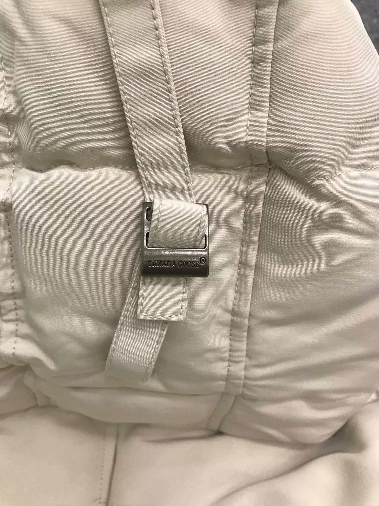Can*a Go*e coat-379