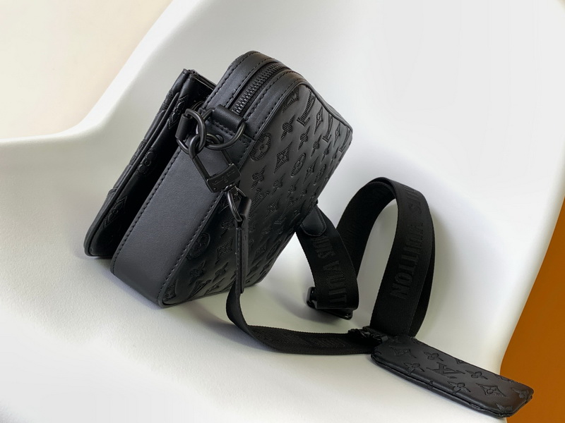 LV Handbags AAAA(Men)-160