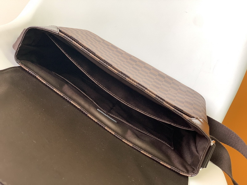 LV Handbags AAAA(Men)-200