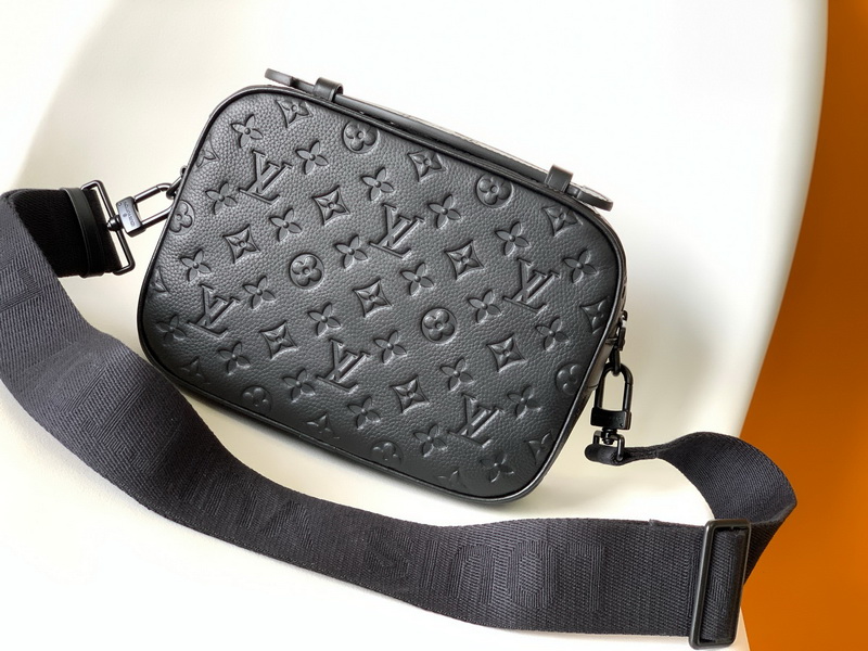 LV Handbags AAA(Men)-257