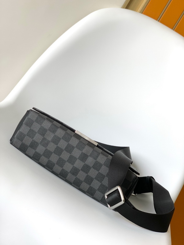 LV Handbags AAA(Men)-284