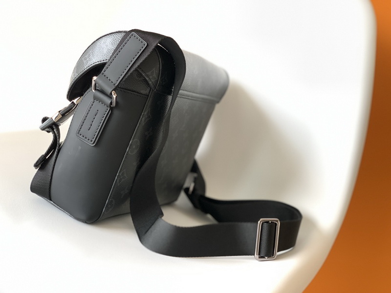 LV Handbags AAA(Men)-285