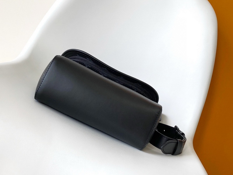 LV Handbags AAA(Men)-290