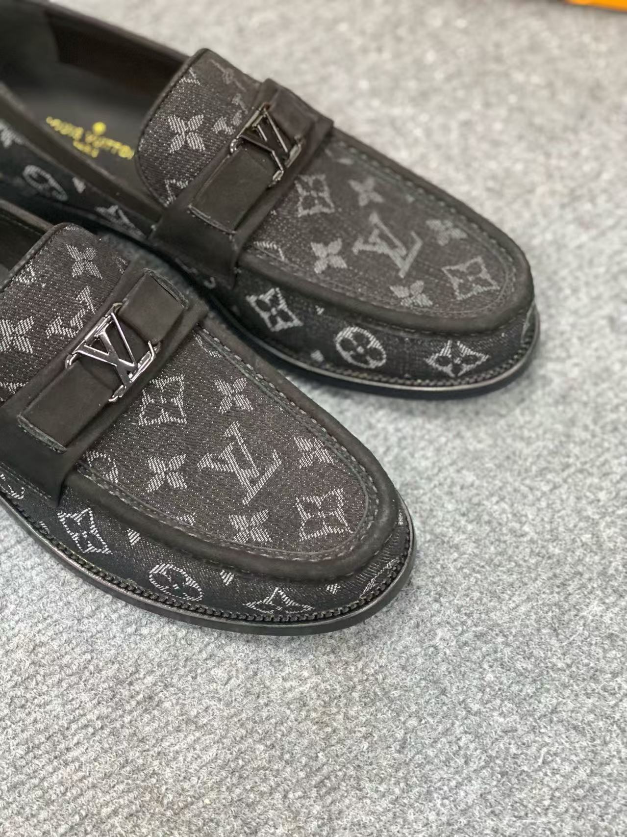 LV Shoes(AAA)-1090