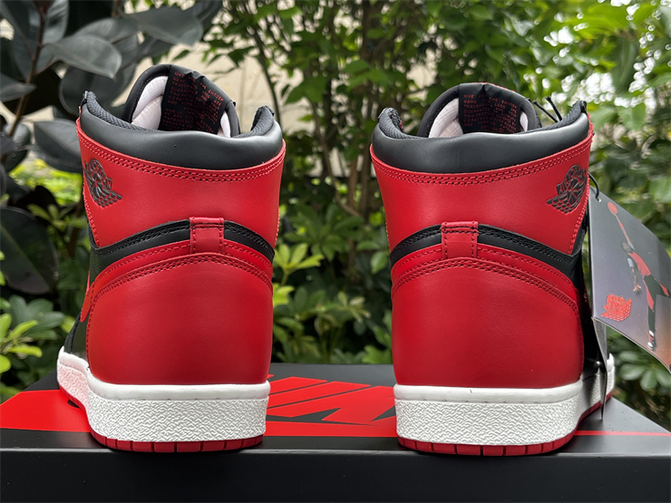 Air Jordan 1 High 85 Bred