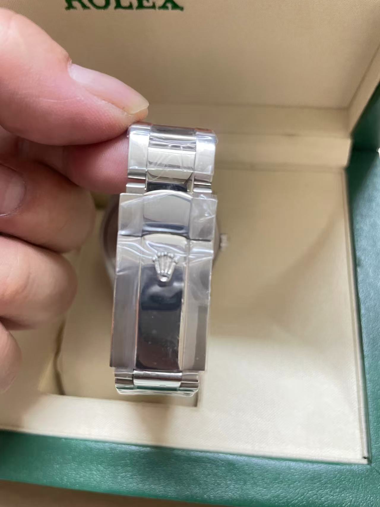 R*l*x watches-188