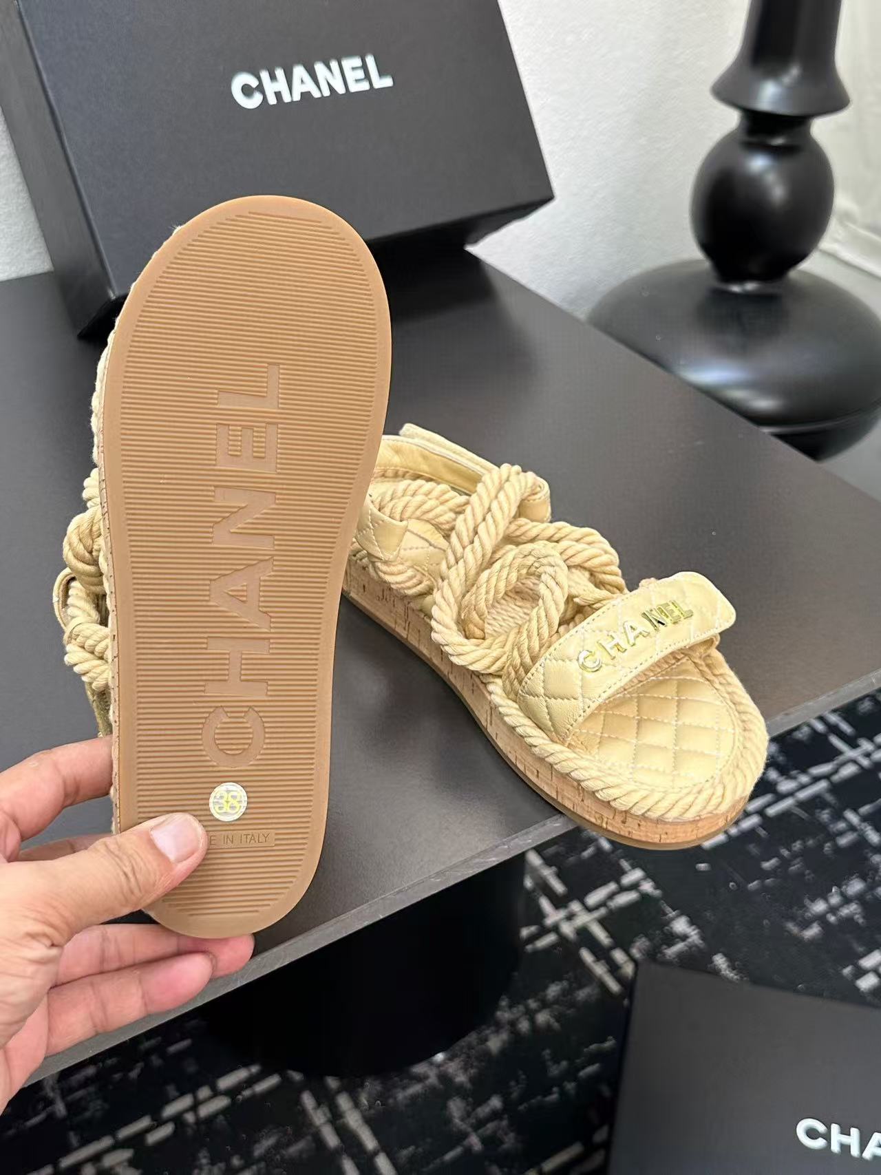 Chanel Slippers Women(AAA)-022