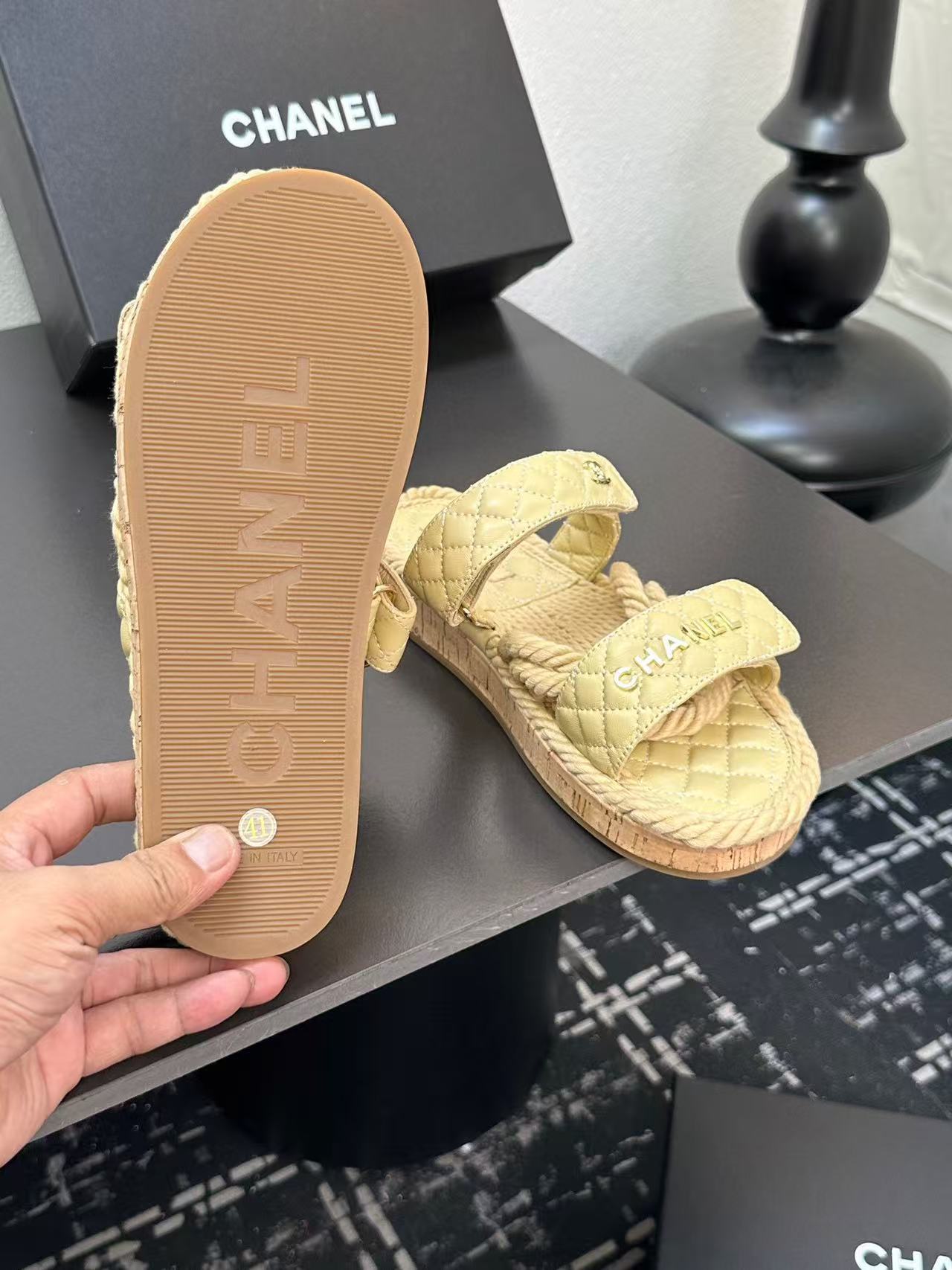 Chanel Slippers Women(AAA)-026