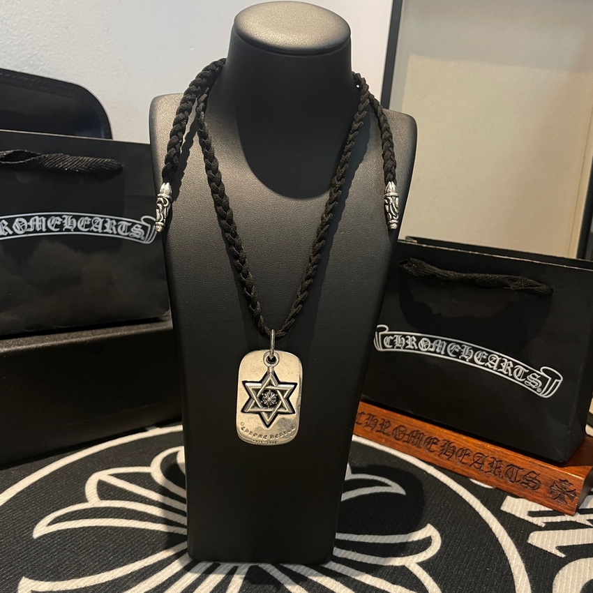 Ch**me He**ts necklace-035