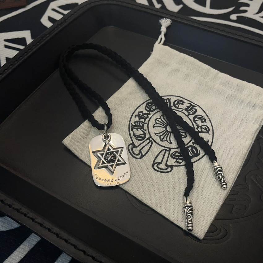 Ch**me He**ts necklace-035