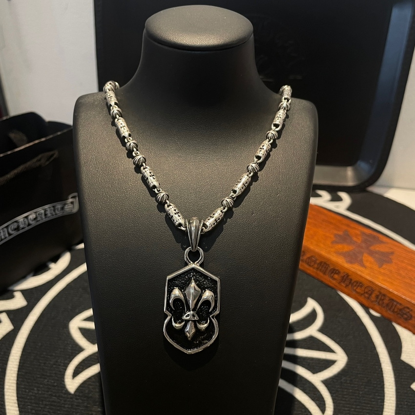 Ch**me He**ts necklace-060