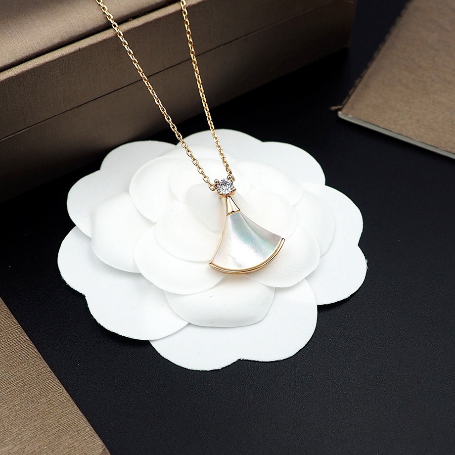 Ch*el necklace-133