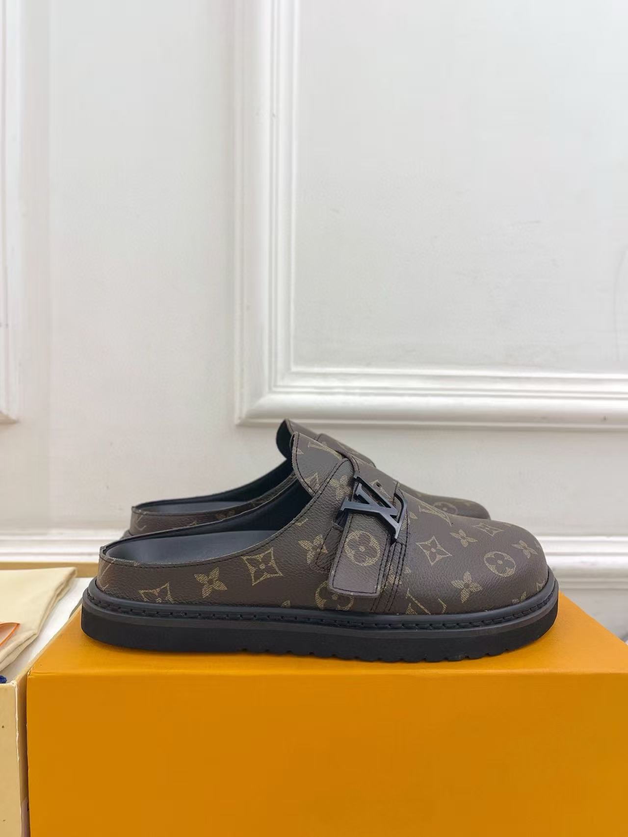 LV Slippers(AAA)-086